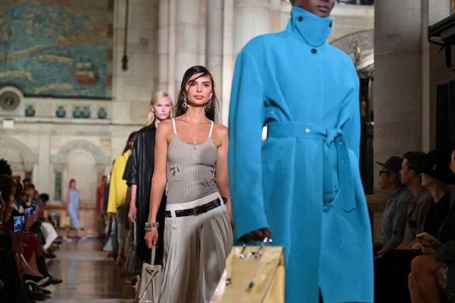 صيحات ربيع وصيف 2026: مزيج بين الرقي والتمرد