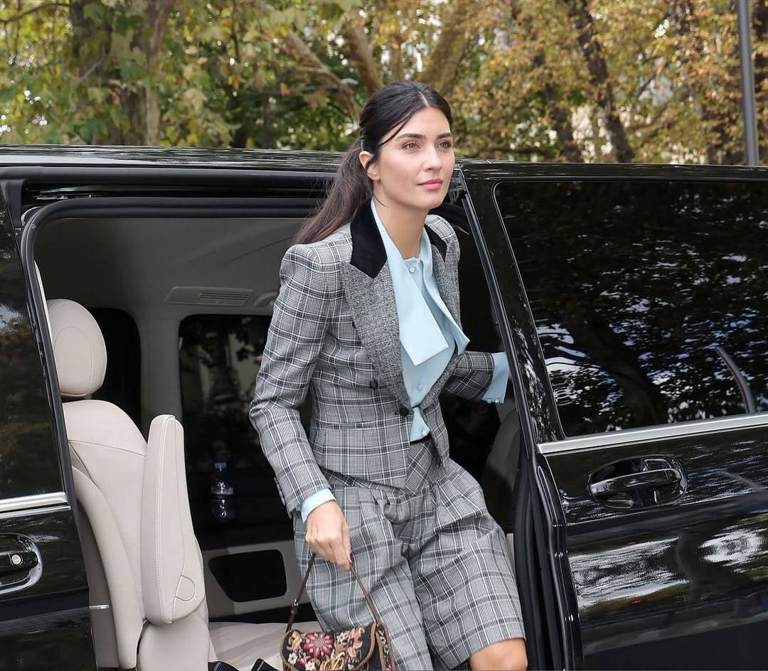 تألّقي بأسلوب توبا بويوكستون العملي والأنيق 