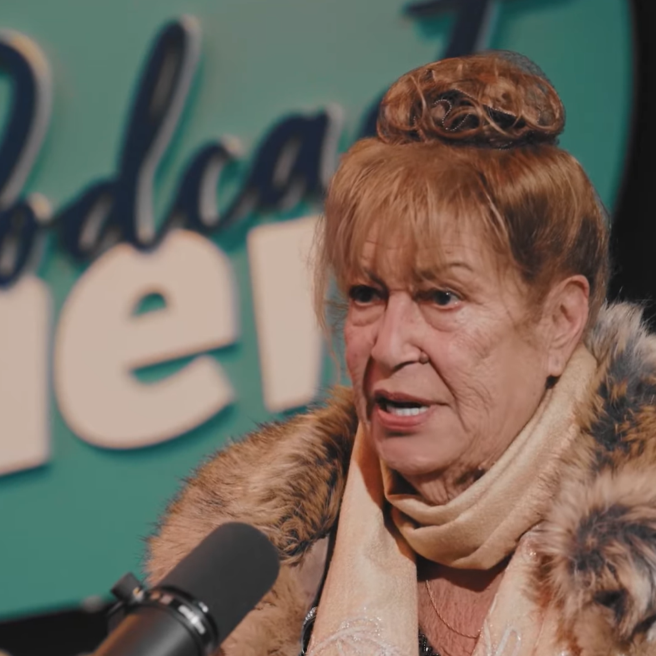 الأيقونة منى واصف نجمة 