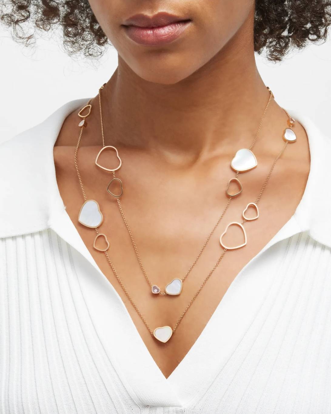 عرق اللؤلؤ... سر الأناقة الهادئة في مجوهرات خريف 2025