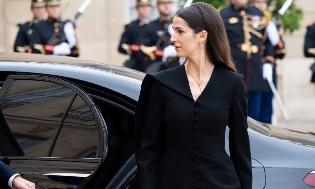 الأميرة رجوة بفستان أسود كلاسيكي 
