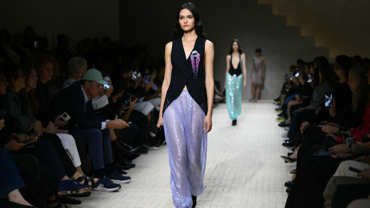 نجوم الفن يتألقون في عرض جورجيو أرماني لموسم ربيع وصيف 2026