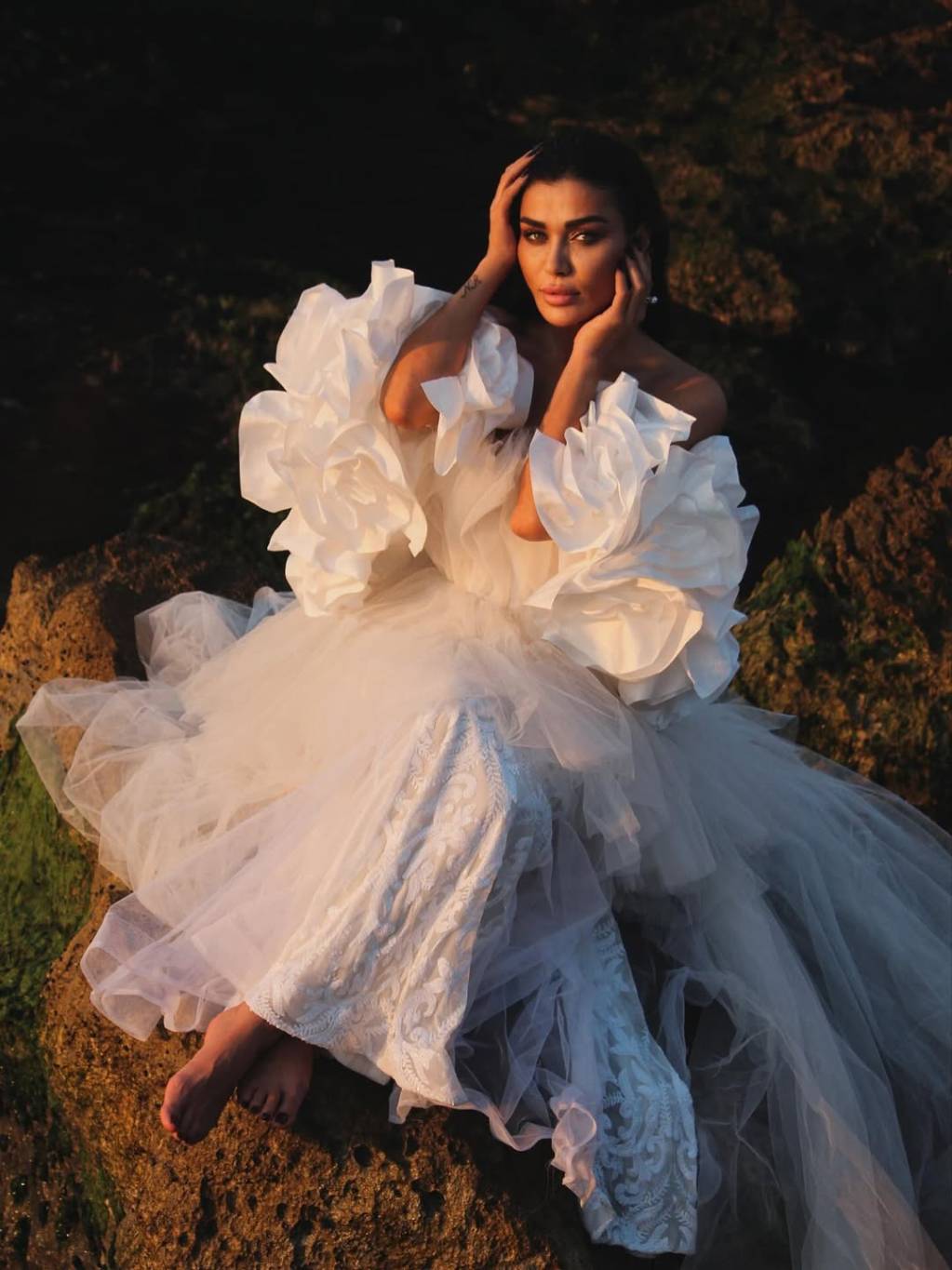 نادين الراسي بدون مكياج وتغني مع والدها (فيديو)