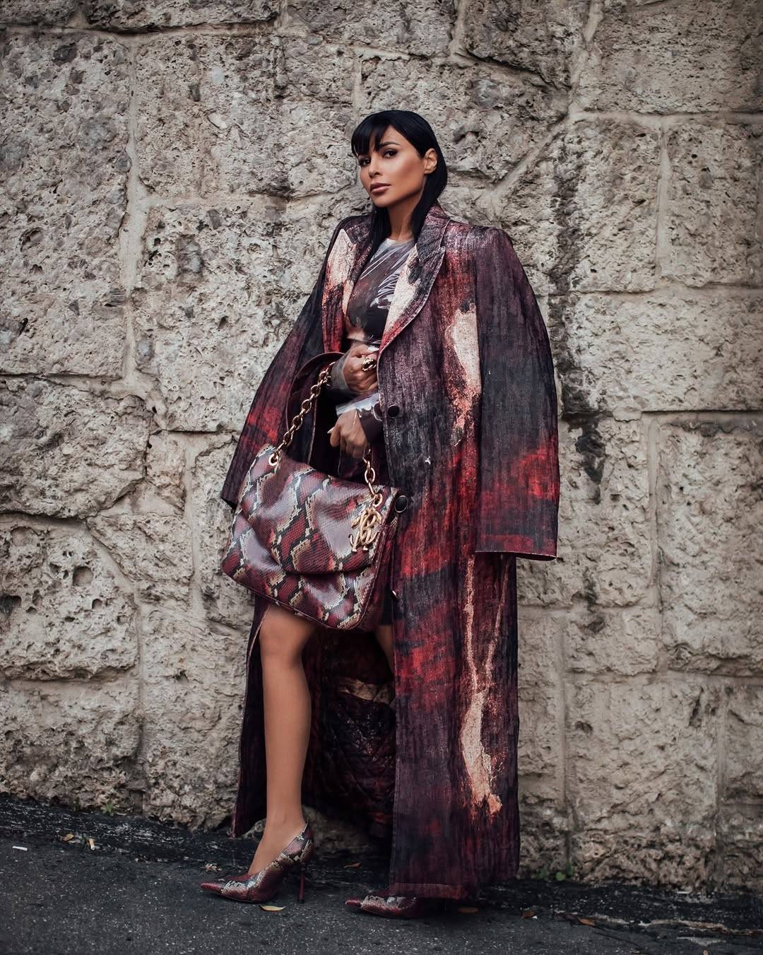 مهيرة عبد العزيز تتألق بصيحة النقشة المموّهة في ميلانو