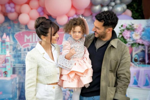 مراد يلدريم وعائلته