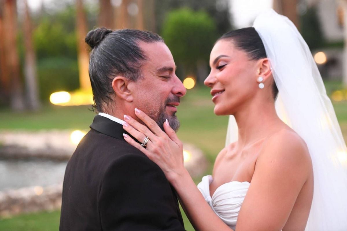 موقف محرج لهادي الباجوري وهايدي خالد في حفل زفافهما بحضور منة شلبي وزوجها (فيديو وصور)