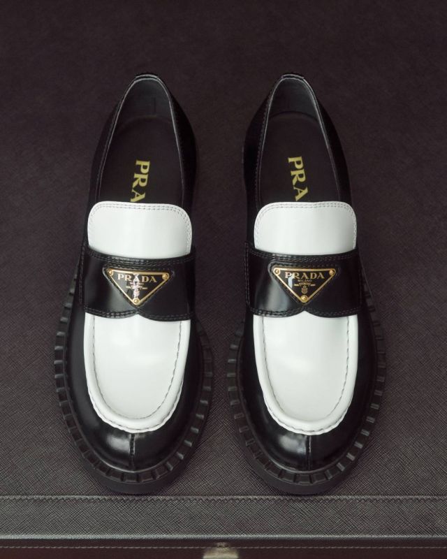 لوفر Prada Chocolate: الكلاسيكية تذوب في الحداثة