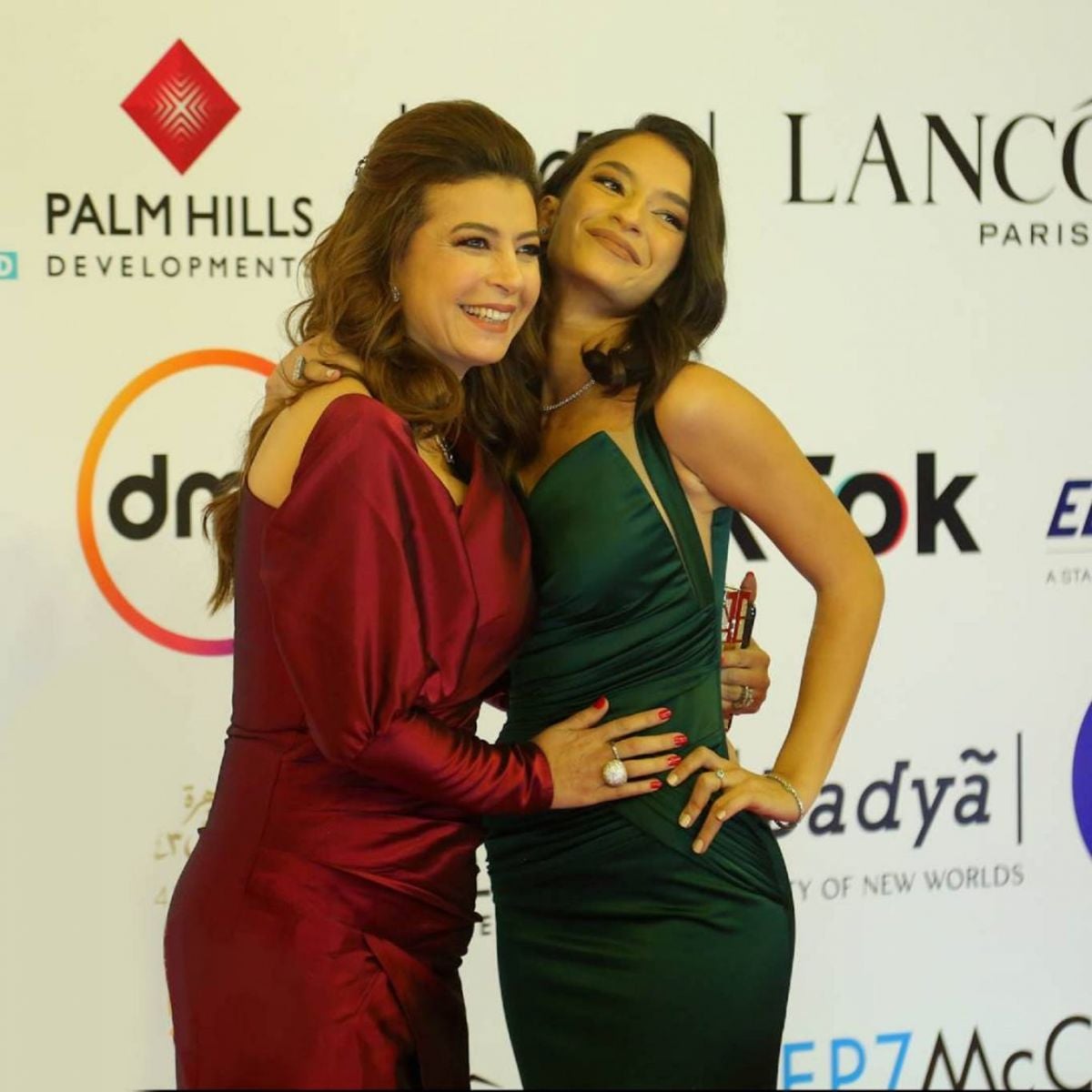 منال سلامة تهاجم منتقدي ابنتها أميرة أديب (فيديو)