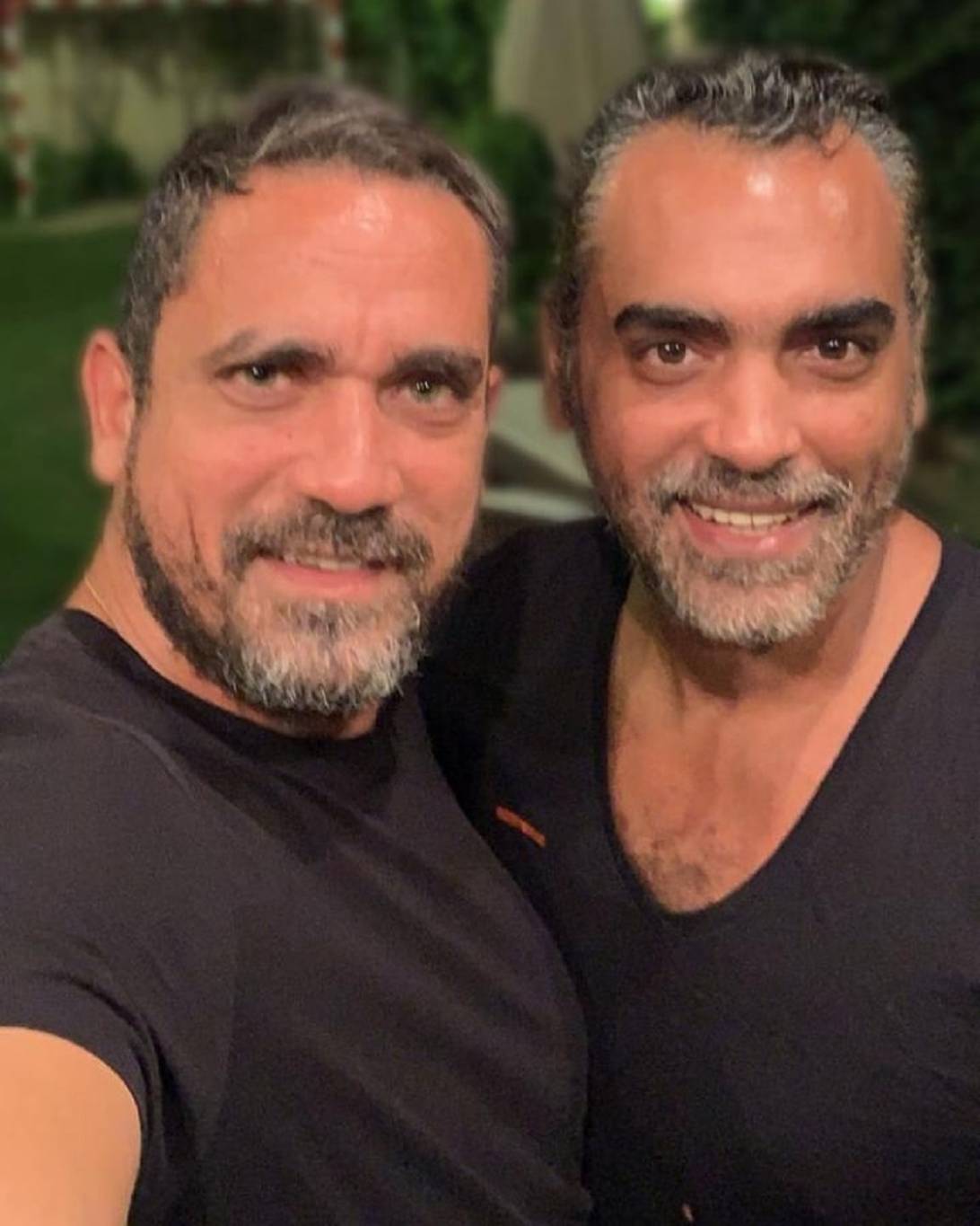 شقيق أمير كرارة في العناية المركزة... النجم يطلب الدعاء!