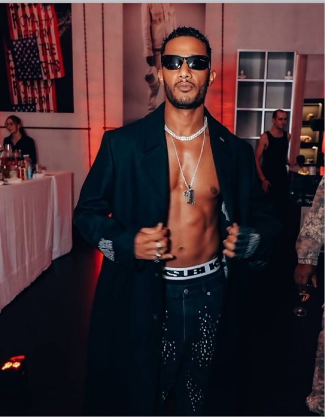 محمد رمضان يكشف النصيحة التي وجهها لأسرته لمواجهة تأثير الشهرة (فيديو)