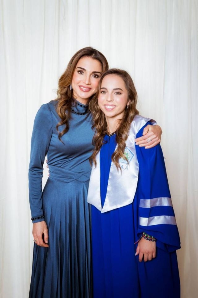 الأميرة سلمى تجمع بين الحيوية والرقي في إطلالات تلهم جيل الشباب