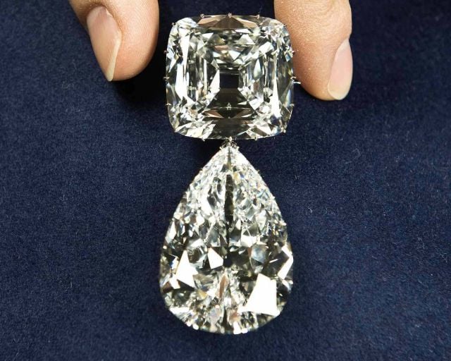 بروش كولينان الثالث والرابع في معرض الماس احتفالاً باليوبيل الذي أقيم عام 2012