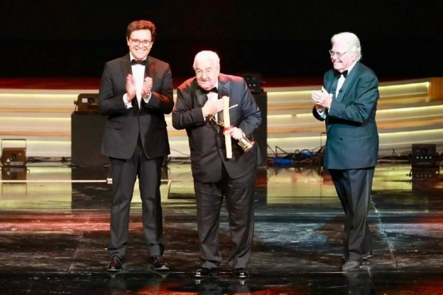 المخرج محمد عبد العزيز لحظة تكريمه