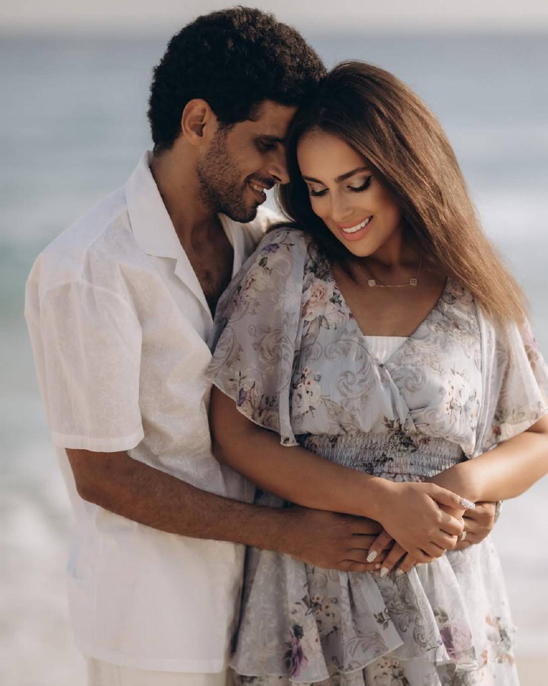 حمدي الميرغني يرد على شائعات انفصاله عن إسراء عبد الفتاح بصورة