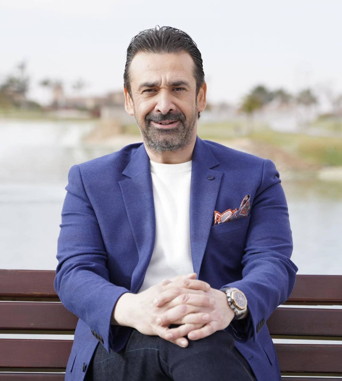 كريم عبد العزيز يرقص على أنغام المزمار البلدي (فيديو) 