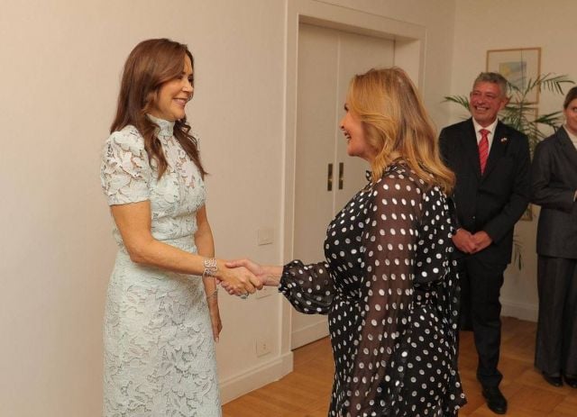 يسرا تستقبل ملكة الدنمارك