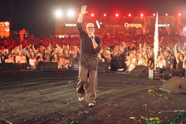 عمرو دياب يُحيي الجمهور