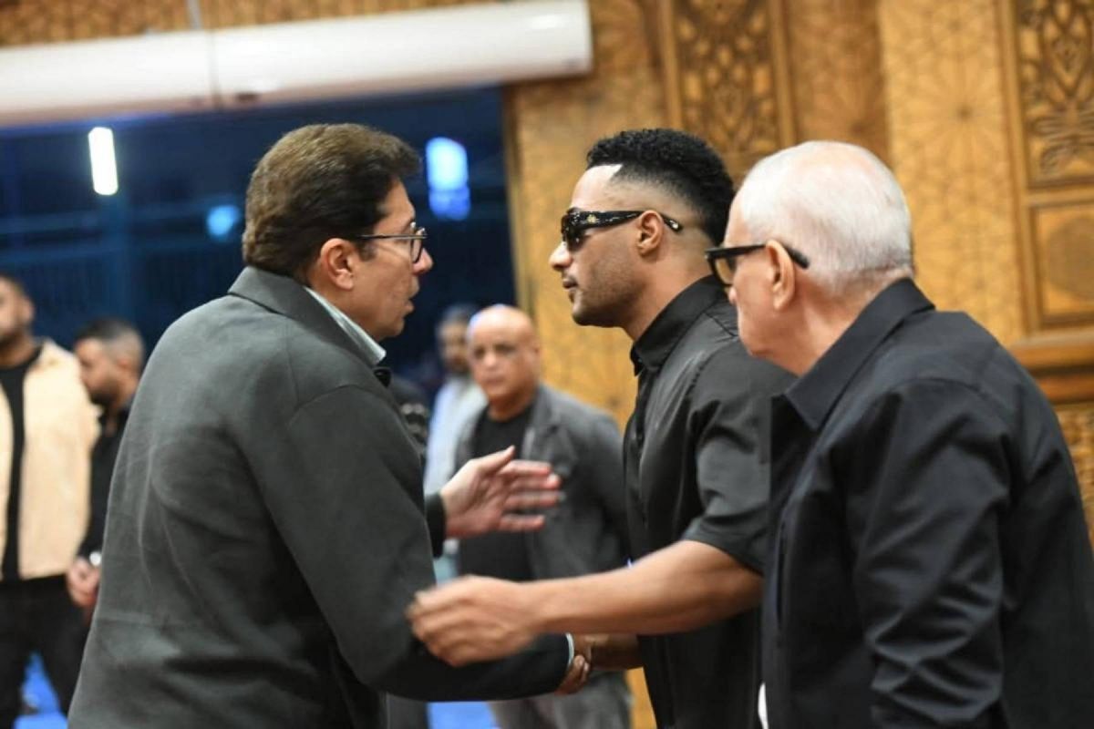  نجوم الفن يحتشدون في عزاء أحمد عبدالله (صور)