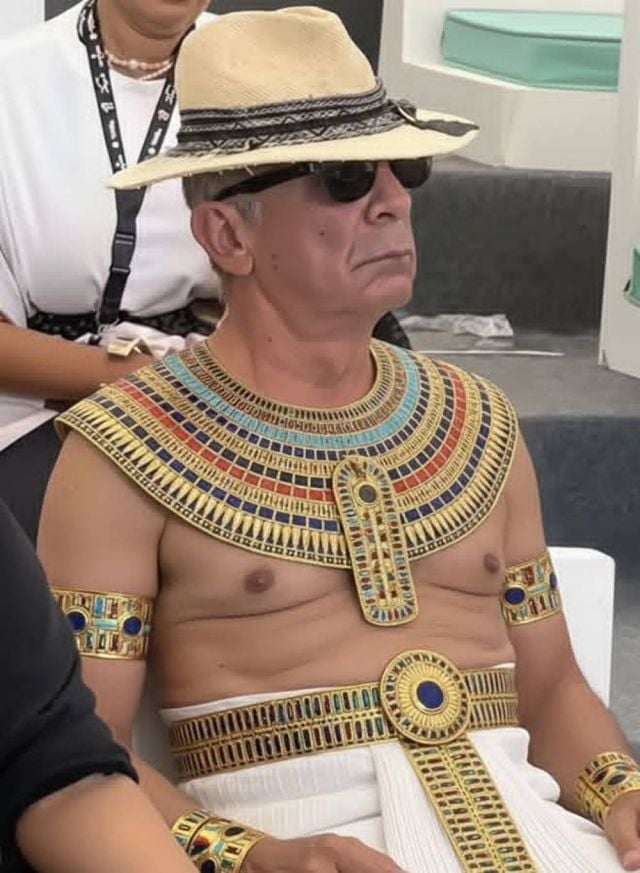 محمود حميدة بالزي الفرعوني