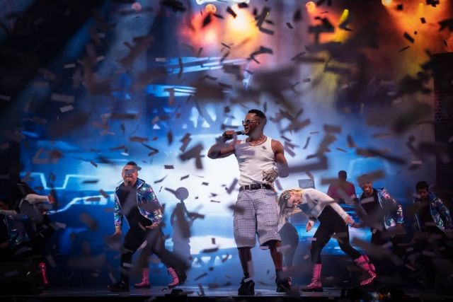 محمد رمضان وإبهار على المسرح