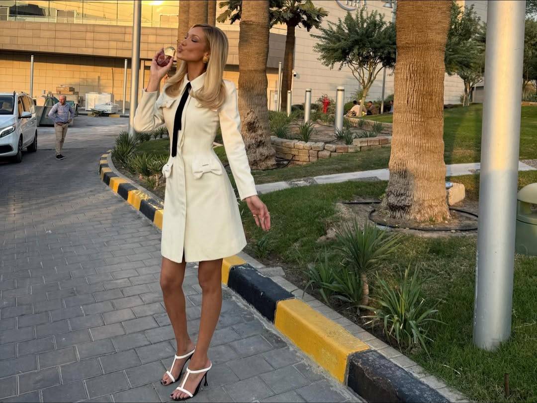 بيلا حديد بفستان من عام 1996 ورسالة مؤثّرة إلى الكويت 