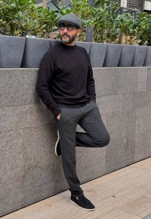 أحمد حلمي يدافع عن مخرج حفل افتتاح المتحف المصري