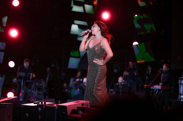 إليسا تشعل مسرح الحفل بالرقص