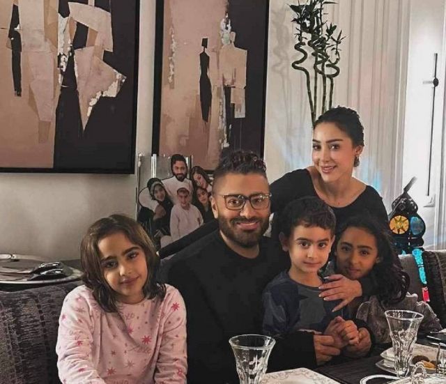 تامر حسني مع بسمة بوسيل وأولادهما