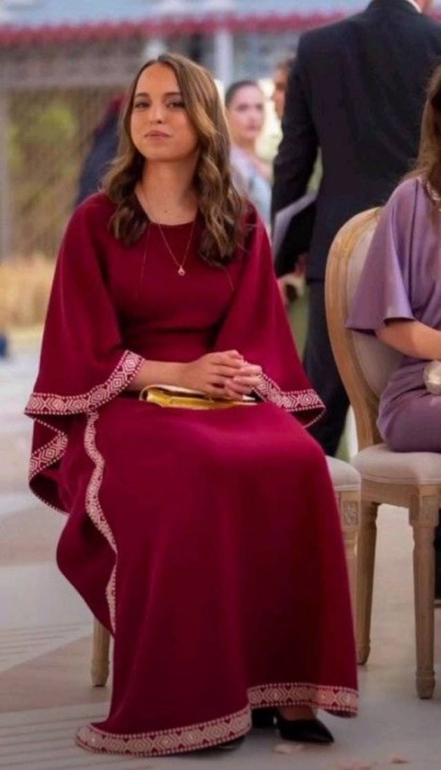 الأميرة سلمى تجمع بين الحيوية والرقي في إطلالات تلهم جيل الشباب