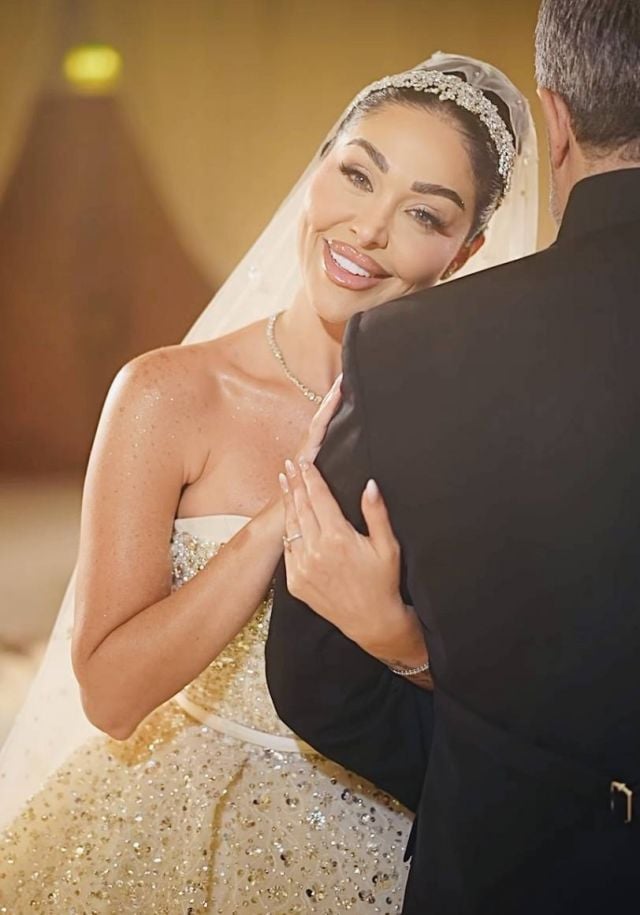 هيا كرزون تتألق بفستان زفاف مبهر