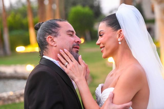 هادي الباجوري وعروسه ولحظات رومانسية