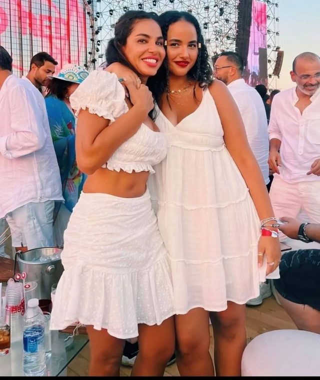 نسرين أمين وابنتها