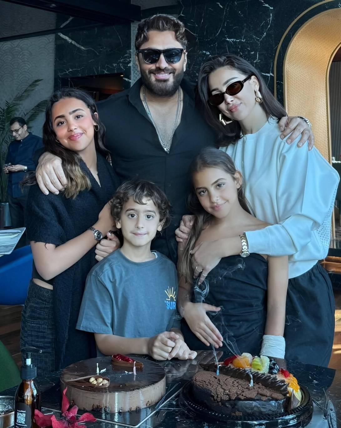 تامر حسني يحتفل بيوم ميلاد نجله ويثير الجدل حول علاقته ببسمة بوسيل