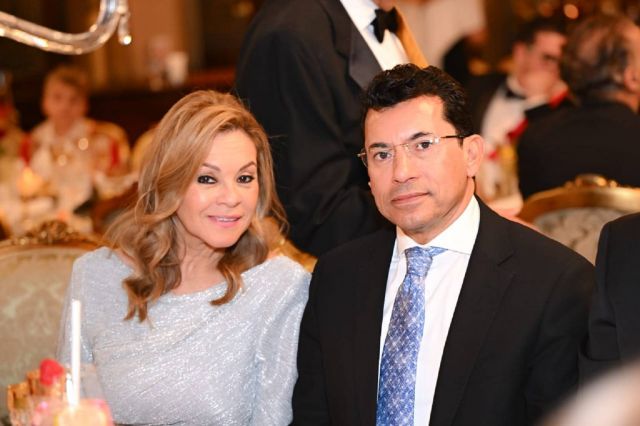 أشرف صبحي وزير الشباب والرياضة وزوجته