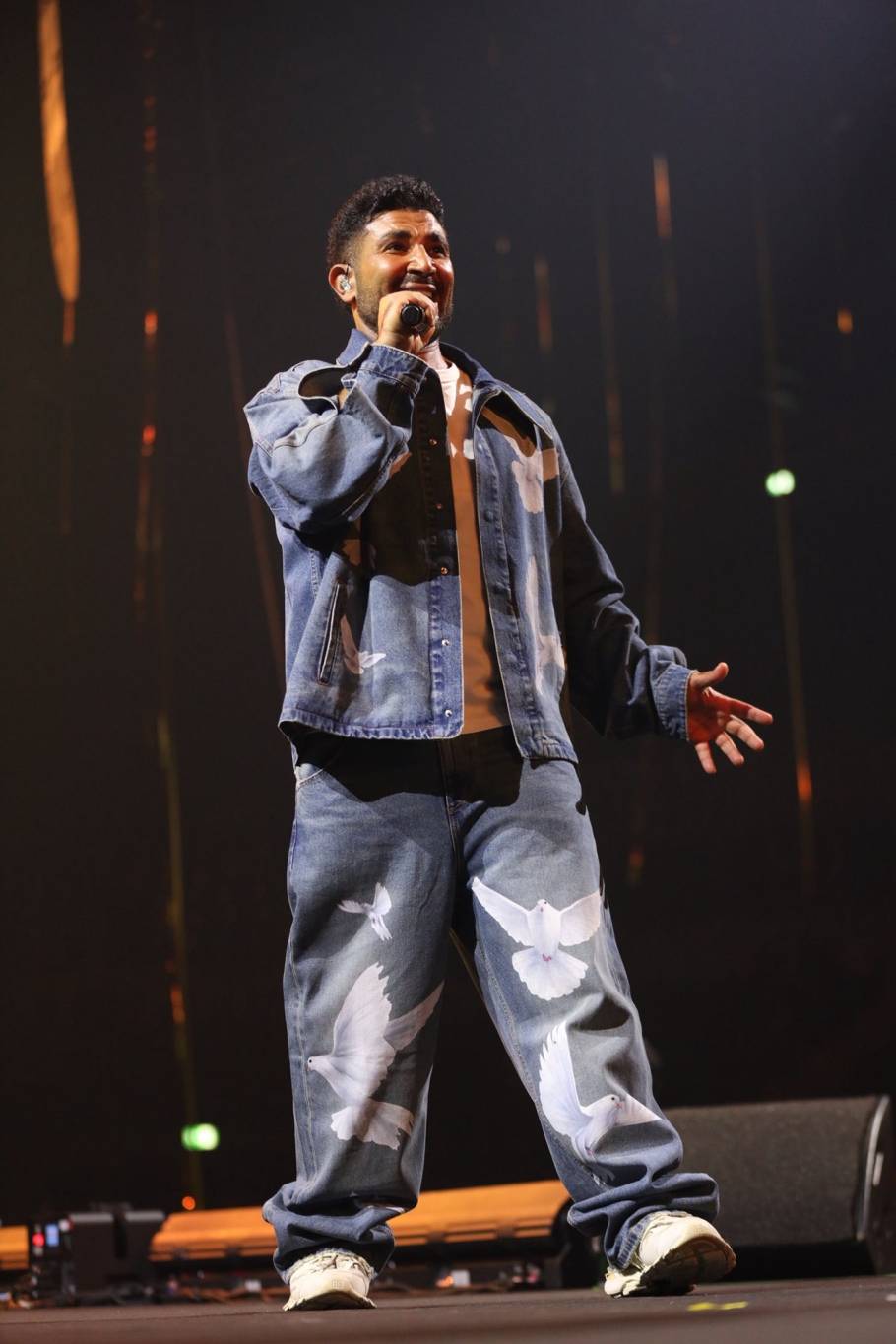 أحمد سعد يوجّه رسالة حادّة لناقدة فنية... وهذا ما وصفها به