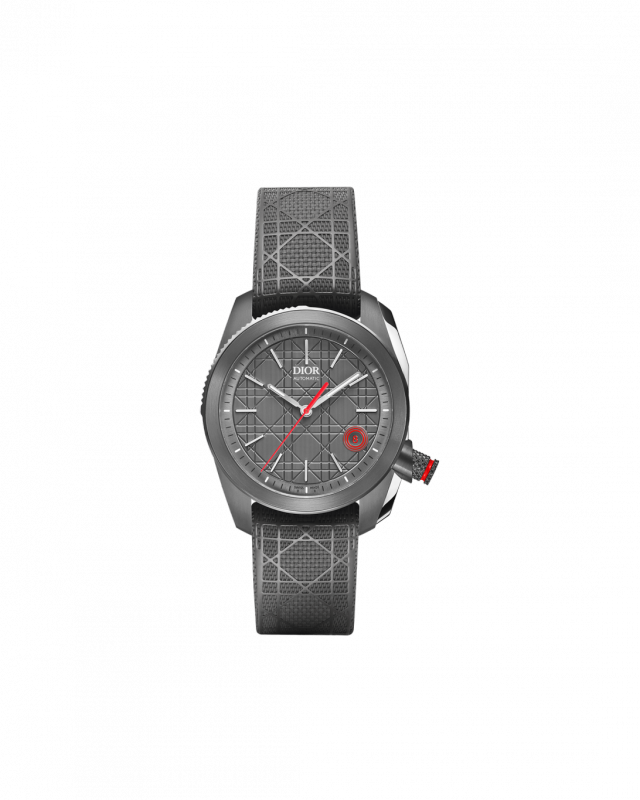 الساعات الرمادية... أضيفي رونقاً خاصاً إلى إطلالتك 