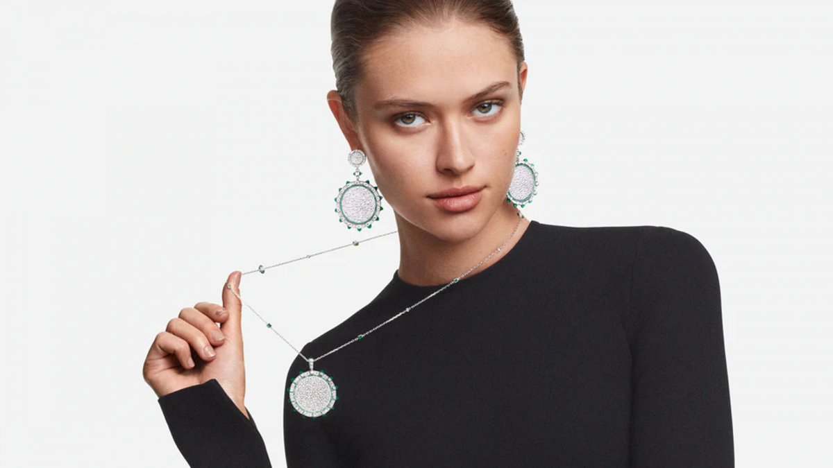 عالم المجوهرات يلتفّ حول الدائرة: صيحة الموسم الجمالية
