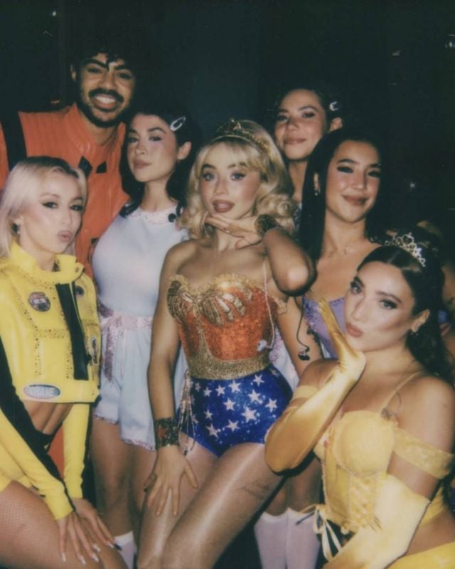 سابرينا كاربنتر بزي المرأة العجيبة