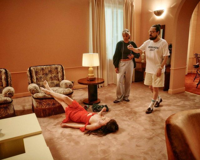 داكوتا جونسون في الكواليس