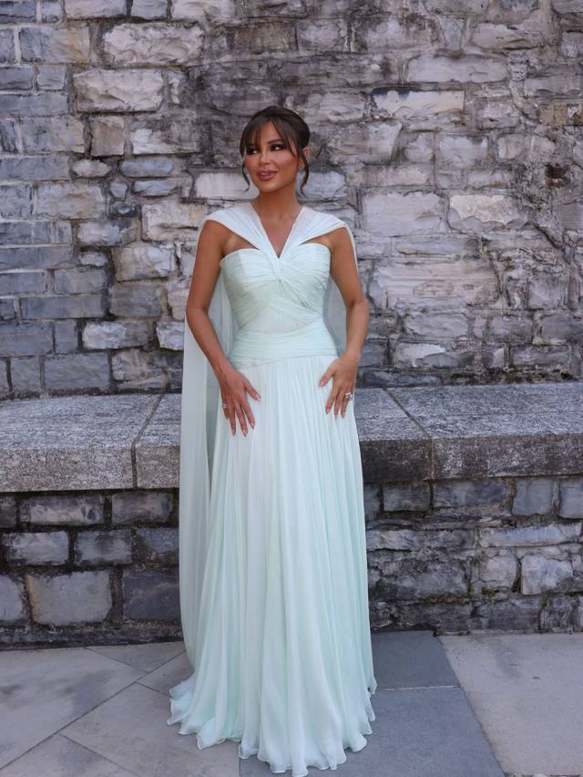 نهى نبيل تتألق بفستان تقليدي بتفاصيل مبهرة