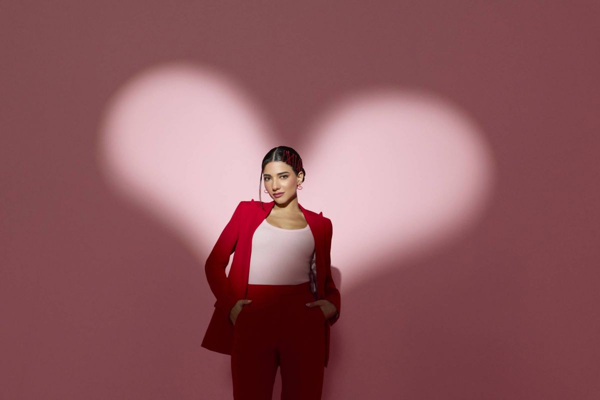 Narin Ammara ترسم ملامح الجمال العصري