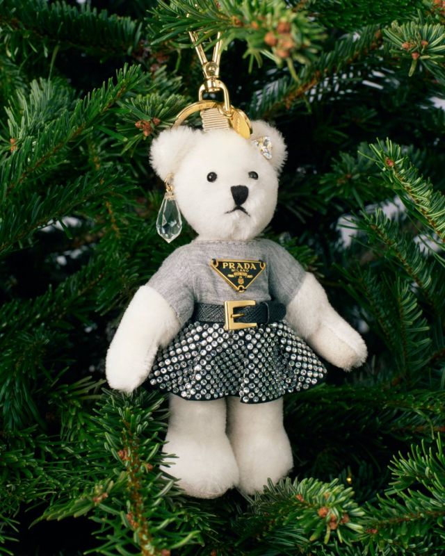 برادا شتاء 2025: الأناقة بين التناقض والتحوّل