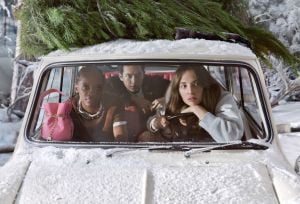 Prada Holiday 2025: حكاية شتاء تتألق بالسحر والحنين