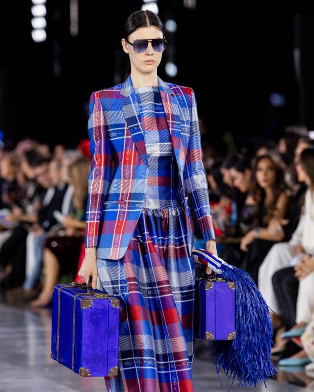 عرض آرام والخطوط الملونة الجذابة