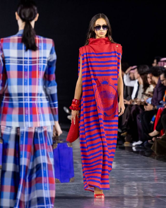 عرض آرام والخطوط الملونة الجذابة