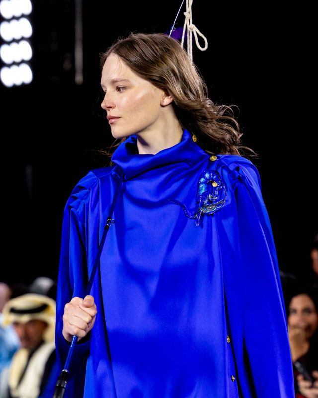 عرض آرام والخطوط الملونة الجذابة