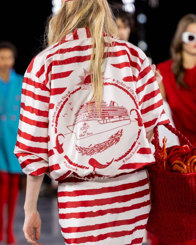 عرض آرام والخطوط الملونة الجذابة