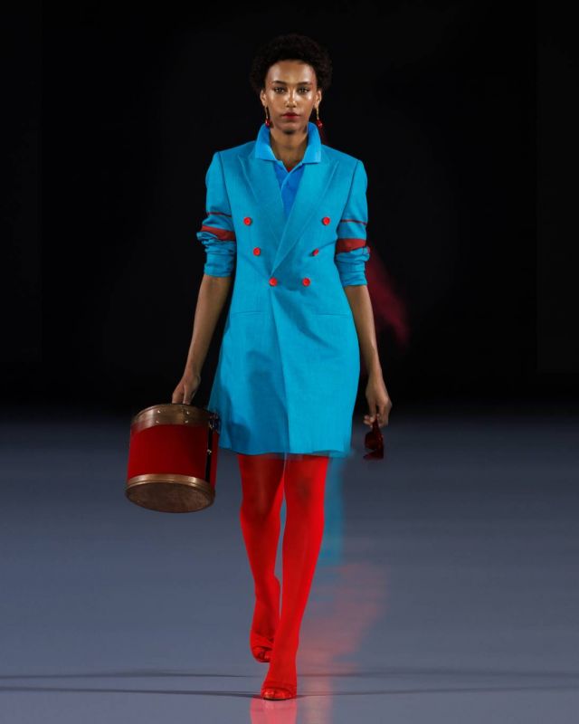 عرض آرام والخطوط الملونة الجذابة