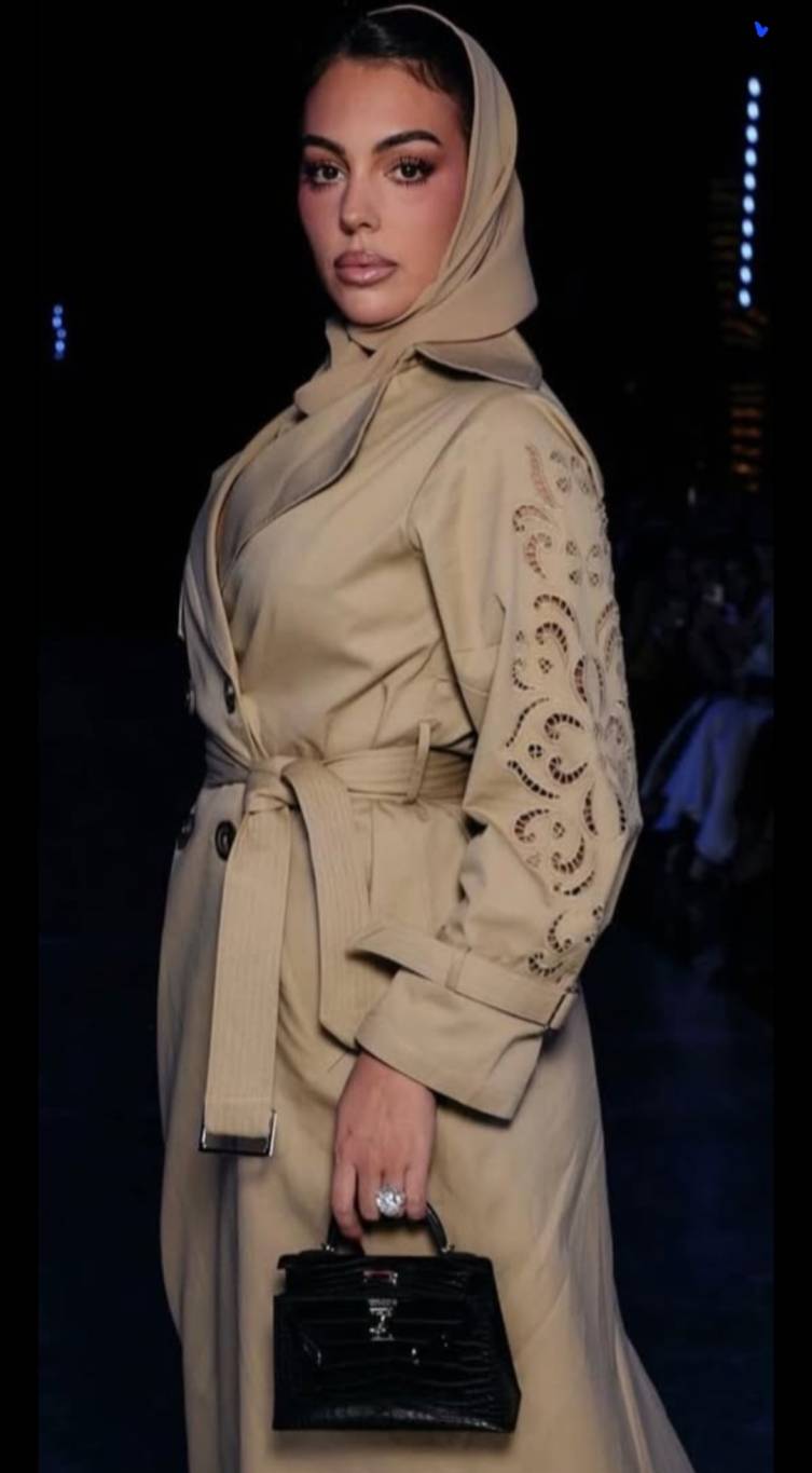 جورجينا رودريغيز تستعرض حقيبتها النادرة من Hermès