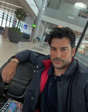 بوراك أوزجيفيت يضع حداً للشائعات التي تطاول حياته الشخصية 